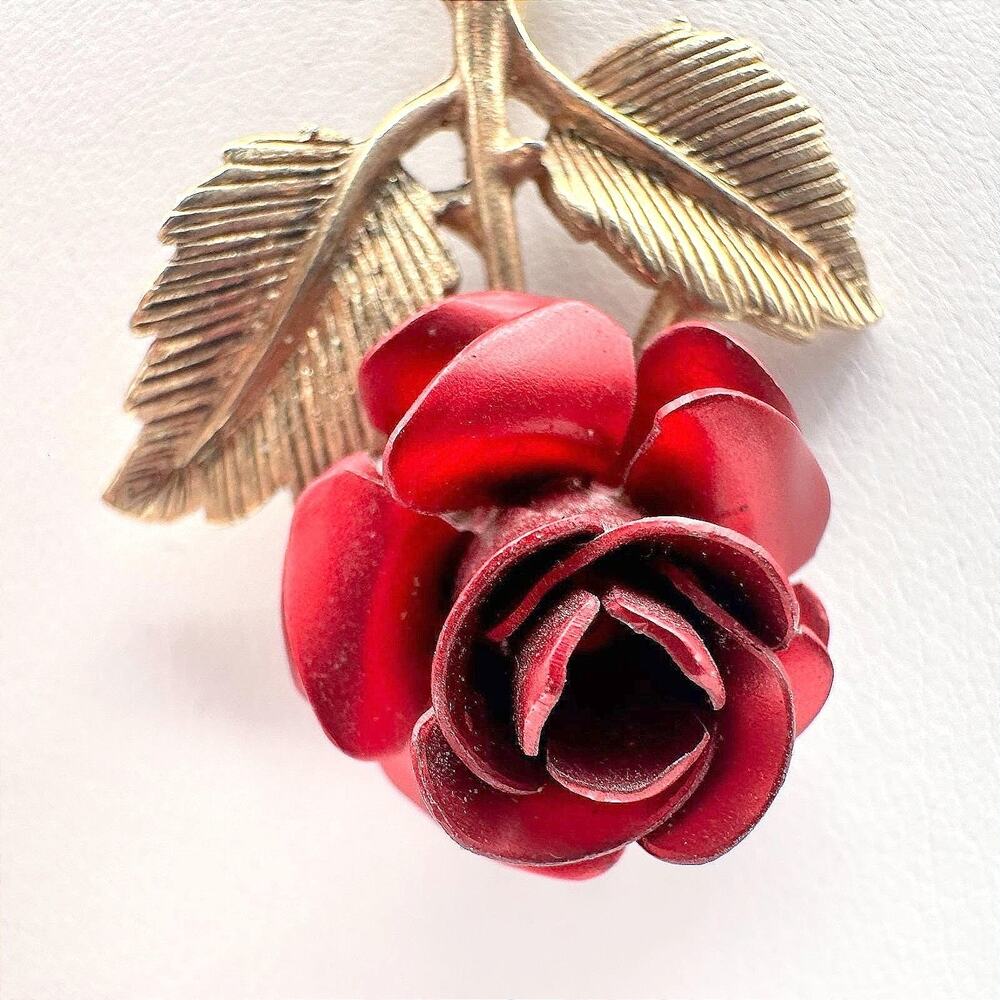 Vintage 80s Red Enamel Rose Necklace Gold Tone Floral Pendant Romantic Jewelry
